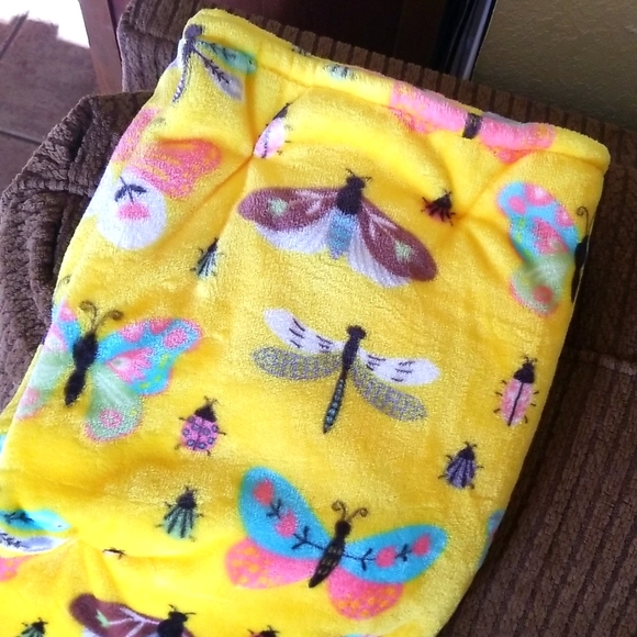 Envogue Oversized Butterfly Throw Blanket - Picture 4 of 6